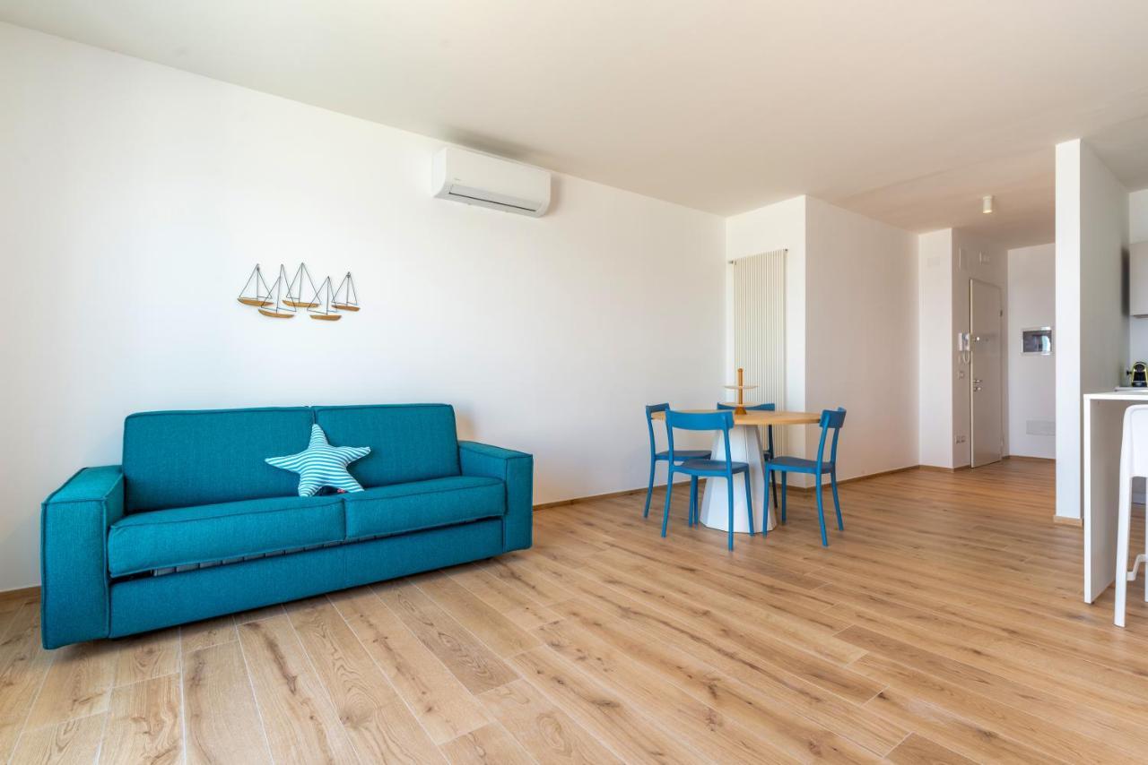 Waterfront Apartment With Seaview Balcony Bari Exteriör bild
