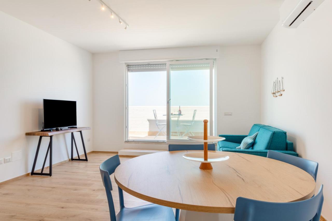 Waterfront Apartment With Seaview Balcony Bari Exteriör bild