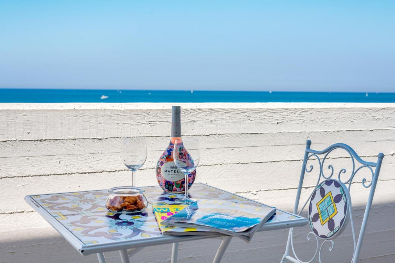 Waterfront Apartment With Seaview Balcony Bari Exteriör bild
