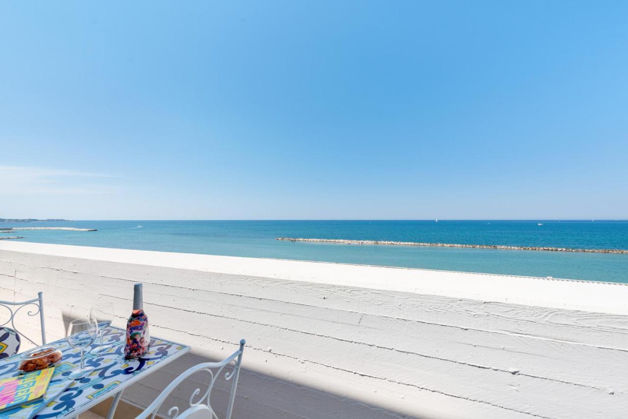 Waterfront Apartment With Seaview Balcony Bari Exteriör bild