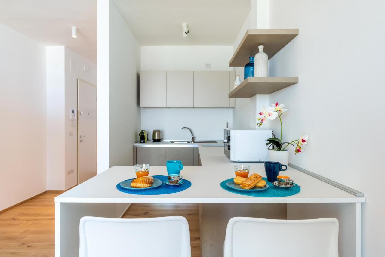 Waterfront Apartment With Seaview Balcony Bari Exteriör bild