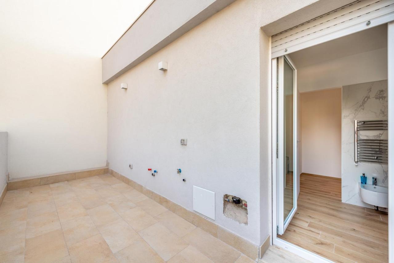 Waterfront Apartment With Seaview Balcony Bari Exteriör bild