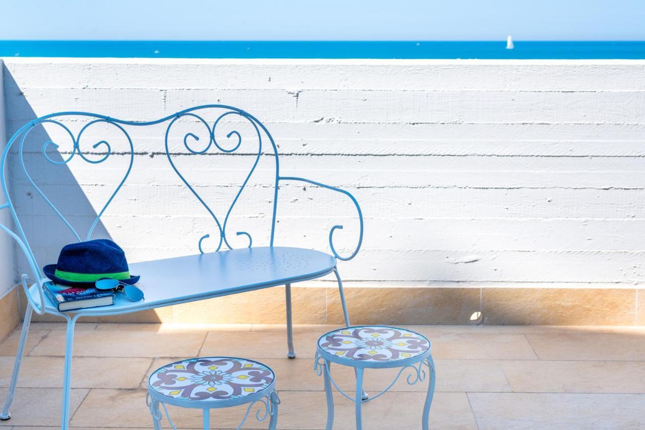 Waterfront Apartment With Seaview Balcony Bari Exteriör bild