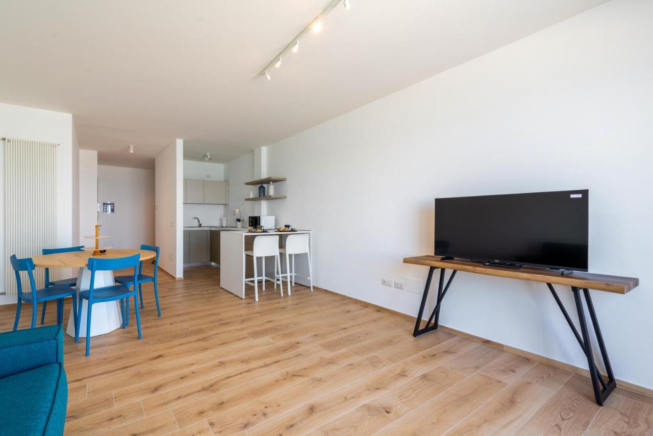 Waterfront Apartment With Seaview Balcony Bari Exteriör bild